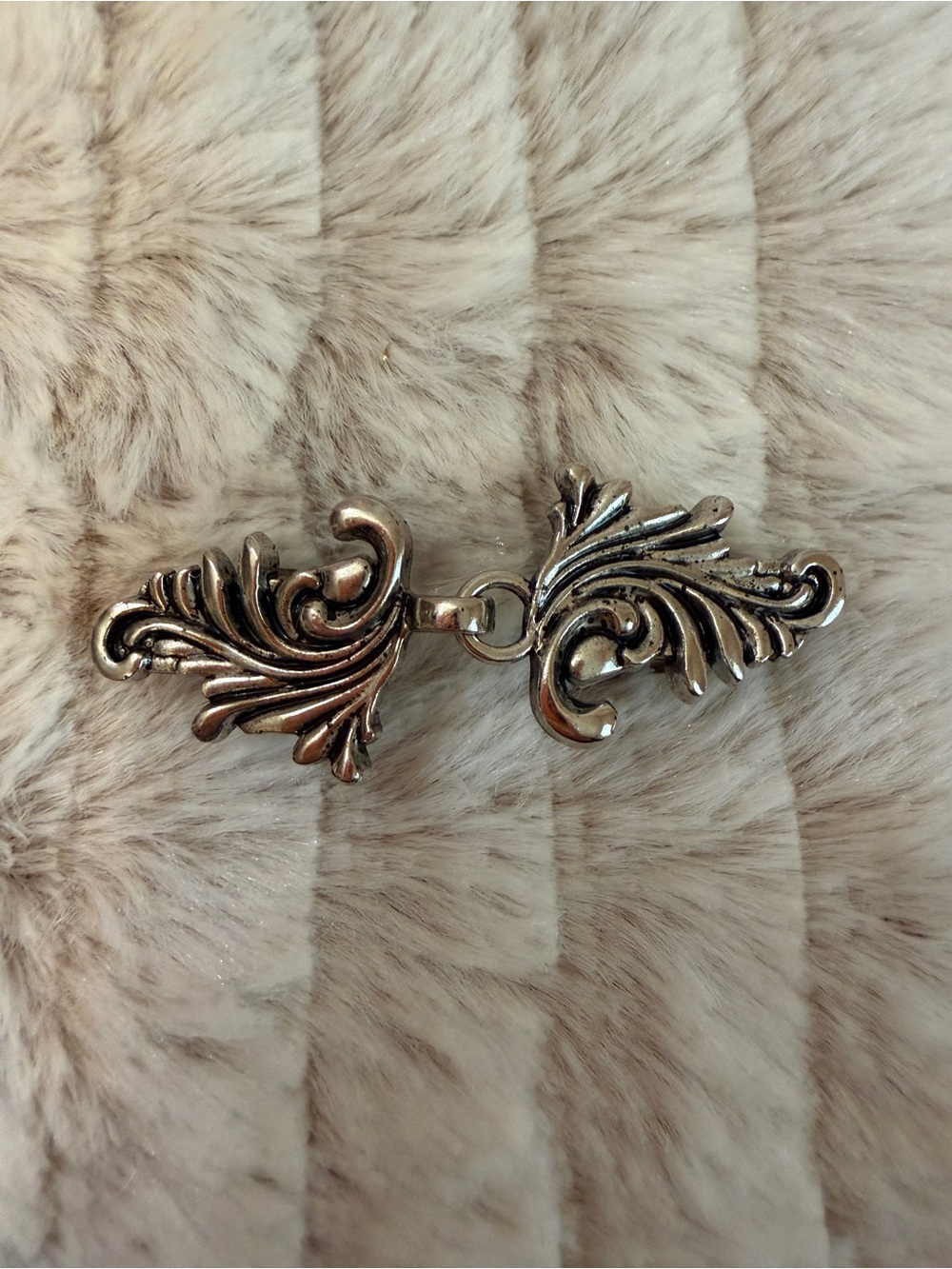 Silver-tone Sweater/Kimono/Wrap Closure Clip